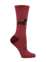 Medias de caña media color bordó con estampado de perro salchicha y detalle de borde superior festoneado.