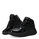 Championes estilo botita color blanco, con cordones y suela alta.