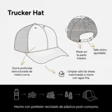 Gorro trucker color ladrillo con logo bordado en el frente.