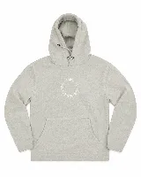 Buzo tipo hoodie de micropolar color negro, con capucha ajustable mediante cordones, bolsillo frontal tipo canguro y detalle de etiqueta pequeña en la manga derecha. Presenta un diseño circular sutilmente bordado en el centro del pecho.