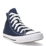 Championes de caña alta Converse modelo Chuck Taylor All Star, color azul marino con puntera y suela de goma blanca. Presentan cordones blancos y costuras en contraste.