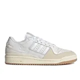 Championes Adidas Forum 84 Low Adv color blanco con detalles en beige y suela marrón.