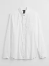 Camisa de corte slim confeccionada en popelina, con cuello clásico, cierre frontal de botones y manga larga con puños abotonados.