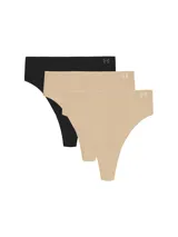 Pack de tres tiritas Under Armour, confeccionadas en tejido elástico sin costuras con acabado suave. Incluye dos unidades en color tostado y una en negro, con el logo de la marca estampado discretamente en el lateral.