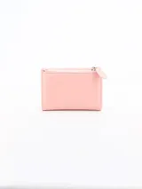 Billetera pequeña color rosado con cierre de cremallera.