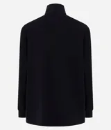 Buzo de modal color negro, con corte oversize, cuello alto con cierre frontal, mangas largas y recortes estructurados en el cuerpo.