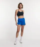 Short deportivo de running color azul eléctrico, con cintura elástica y pequeño bolsillo interior.