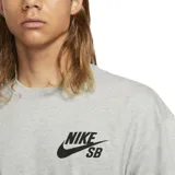 Remera de manga corta Nike SB, color blanco, con cuello redondo y logo de la marca estampado en el pecho.