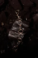 Pulsera de plata 925 con eslabones circulares grandes y cierre de gancho.