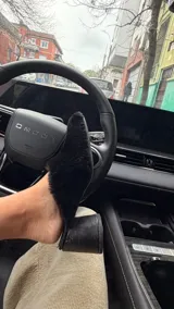 Zuecos de taco ancho con exterior de napalán texturizado y diseño destalonado.