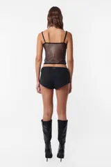 Top largo negro de microtul con foil, sin mangas y breteles regulables.