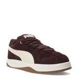 Championes urbanos Puma modelo Park Luna Sd, confeccionados en gamuza color marrón con la icónica franja lateral en color beige. Presentan suela de goma con entresuela blanca y cierre de cordones al tono.