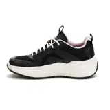 Championes Cat modelo Hasten Mesh para mujer, en color negro con detalles en rosado y entresuela blanca. Confeccionados en malla transpirable y microfibra, con cordones blancos y suela de goma con tracción.