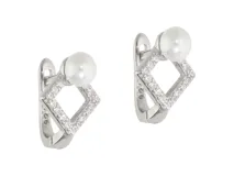 Par de caravanas de plata 925 con diseño colgante, perla redonda y circonias engarzadas en forma de rombo.