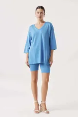 Short biker de punto metalizado color negro, con cintura alta y ajuste al cuerpo.