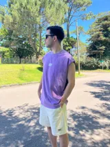 Musculosa de algodón con efecto lavado (acid wash) en color gris oscuro/negro, corte amplio sin mangas y cuello redondo. Presenta el logo "DROPZ" centrado en el pecho en color blanco.