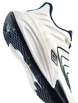 Championes deportivos Umbro para hombre, color gris con detalles en azul y suela blanca y azul.