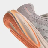 Championes de running Adidas Response 2, con exterior de malla transpirable en tono lila y detalles en naranja y plateado. Presentan mediasuela Cloudfoam+ para mayor amortiguación y suela de caucho para mayor tracción.