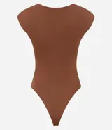 Body blanco de manga corta con escote redondo y fruncidos laterales.