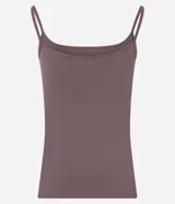 Blusa musculosa básica Cortelle de color blanco, confeccionada en poliamida y elastano. Presenta diseño ajustado, breteles finos y escote redondo.