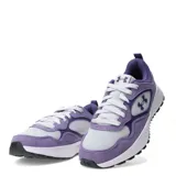 Championes deportivos Under Armour modelo Mirage Sport, con diseño en tonos violeta y blanco. Presentan una combinación de malla y gamuza, con el logo de la marca en el lateral y una suela blanca con base negra.