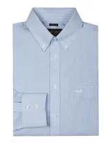 Camisa de manga larga RKF con estampado de rayas verticales finas en azul y blanco. Presenta cuello button-down, bolsillo en el pecho con logo bordado y puños con doble botón.