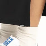 Falda midi de punto color rojo, corte recto y cintura elástica.