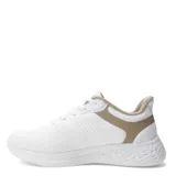 Championes blancos de tela con detalles en beige en el talón, el logo y el contorno de los cordones.