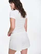 Short de dormir de punto pointelle color blanco, con cintura elastizada y cordón de ajuste frontal.