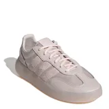 Championes urbanos Adidas modelo Bareeda Decode, color rosa pálido, con diseño de capas en cuero y gamuza, y suela de goma translúcida a tono.