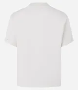 Remera color crema de algodón con cuello redondo y mangas cortas. Estampa frontal con una flor amarilla y texto en azul y verde.