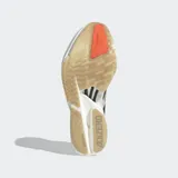 Championes Adidas Adizero Adios Pro 4, diseñados para corredores veloces. Cuentan con varillas de carbono ENERGYRODS 2.0, mediasuela con perfil curvado, tecnología de espuma de doble capa ultraligera LIGHTSTRIKE PRO y suela con compuesto de caucho Continental™ y tecnología LIGHTTRAXION.