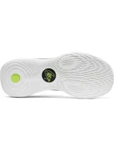 Championes de básquetbol Under Armour Curry 12 modelo Gravity, de diseño técnico en color gris con detalles en verde neón y negro. Presentan una parte superior de malla transpirable, contrafuerte de TPU en el talón para mayor soporte y suela de goma de alta tracción.