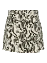 Minifalda de tiro medio con estampado de cebra en blanco y negro. Confeccionada en tejido de sarga.