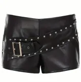 Short ajustado de cuero sintético negro, de tiro medio, con cinturón incorporado decorado con tachas metálicas redondas y hebilla cuadrada plateada.