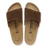 Sandalias de una sola tira ancha de gamuza marrón, plantilla anatómica de corcho y suela de goma texturizada.