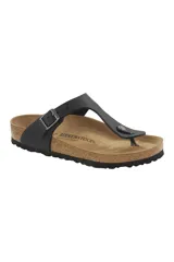 Sandalias Birkenstock modelo Gizeh, color negro, con tira de dedo y hebilla lateral ajustable.