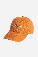 Gorro de color naranja quemado, estilo visera curva, con bordado frontal de la palabra "mistral" en hilo beige.