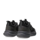 Championes urbanos Umbro modelo Fade, color negro con detalles en gris oscuro. Presentan una combinación de malla y material sintético en la capellada, con el logo de la marca en el lateral y una suela robusta de goma.