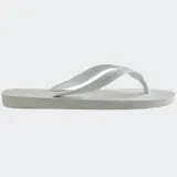 Ojotas Havaianas modelo Top, de diseño clásico con tiras anchas y suela de goma con textura antideslizante.
