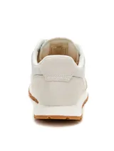 Sneaker Caterpillar modelo Ventura, color blanco con detalles en beige. Confeccionada en una combinación de gamuza y lona, con suela de caucho dentada en color caramelo.