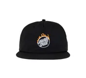 Gorro de visera ajustable (dad hat) color negro, con bordado frontal del logo 'Santa Cruz' rodeado de llamas en tonos naranja y blanco.