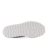 Championes New Balance CT302, color blanco, con plataforma, confeccionados en cuero y tela, con logo "N" característico en los laterales, entresuela estratificada y puntera de goma.