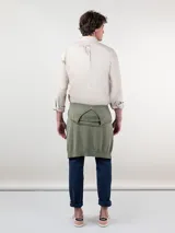 Camisa azul marino de hombre, marca El Ganso, confeccionada en algodón 100%, con cuello button-down, corte regular fit, manga larga terminada en puño simple y cierre con botones.