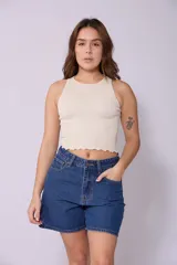 Short de jean azul de tiro alto y corte recto.