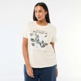 Camiseta de manga corta color beige con estampado botánico y la inscripción "Vintage Botanical" en el frente.