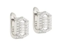 Aros de plata 925 con forma geométrica y circonias baguette. Cierre catalán.