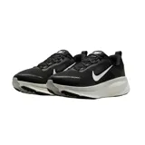 Championes de running Nike Vomero 18, color negro con detalles en blanco. Presentan tecnología ZoomX en la entresuela para mayor amortiguación y diseño de malla transpirable en la parte superior.