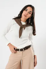 Bufanda bandana marrón de lana.