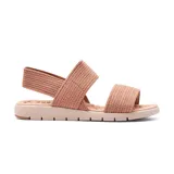 Sandalias bajas color salmón con tiras elásticas tejidas y suela texturizada.